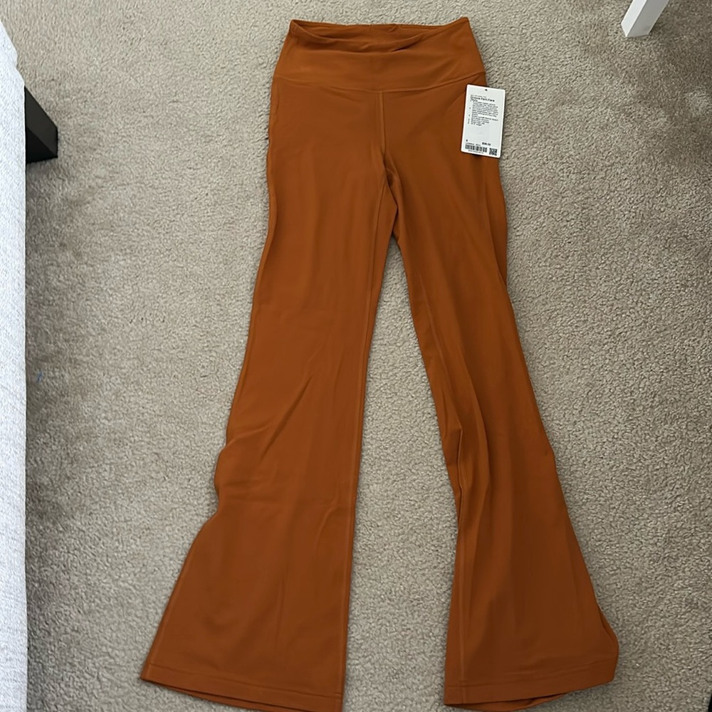 Lululemon Groove flare pants nulu
Size 6